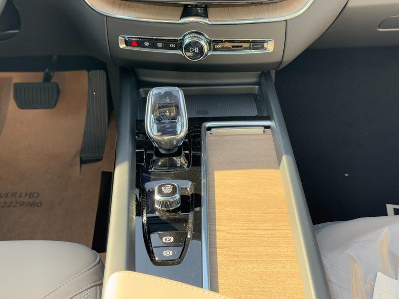 New 2026 Volvo XC60 B5 Plus w/ Protection Package Premier AWD/4WD image 9