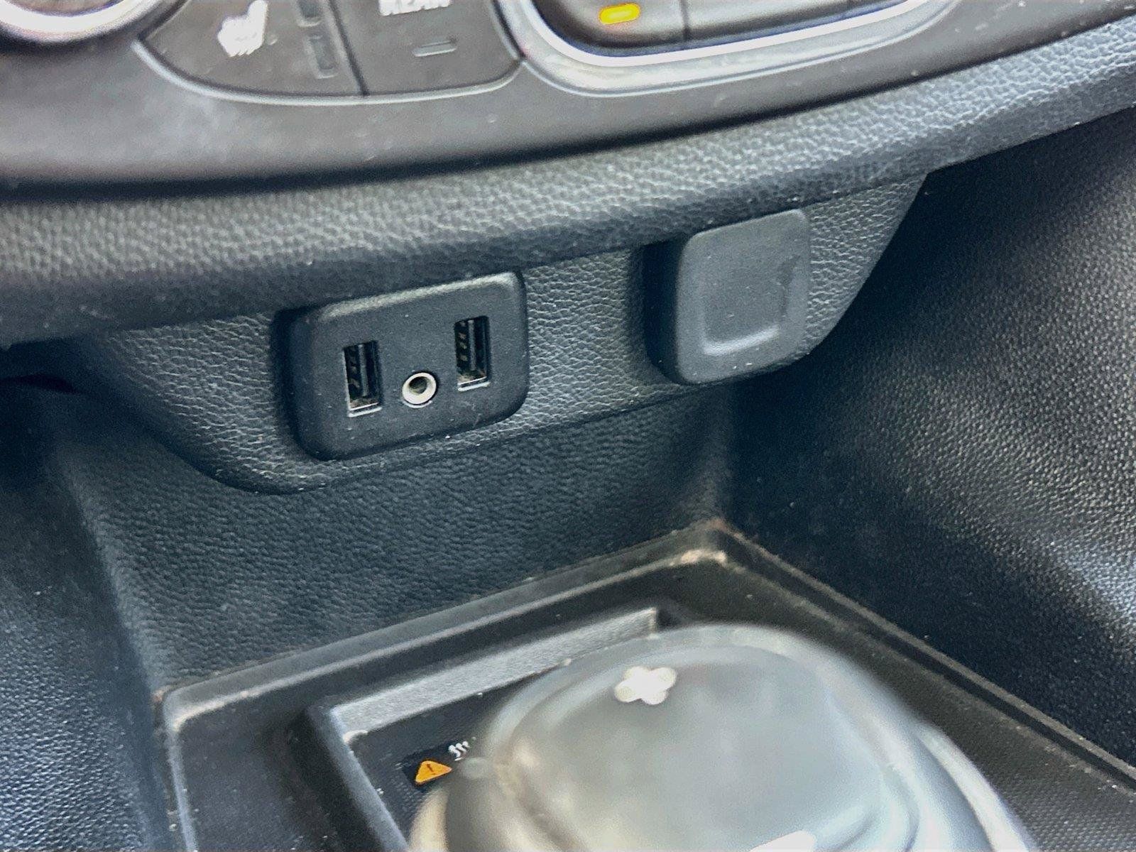 Used 2019 Chevrolet Traverse Premier w/ Driver Confidence II Package FWD image 31