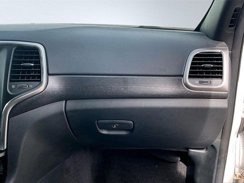 Certified 2018 Jeep Grand Cherokee Laredo image 17