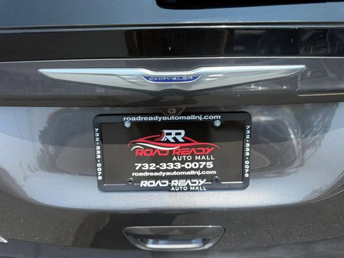 Used 2019 Chrysler Pacifica Touring-L FWD image 63