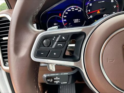 Used 2023 Porsche Cayenne image 23