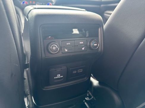 Certified 2023 GMC Acadia SLT w/ Preferred Package image 30