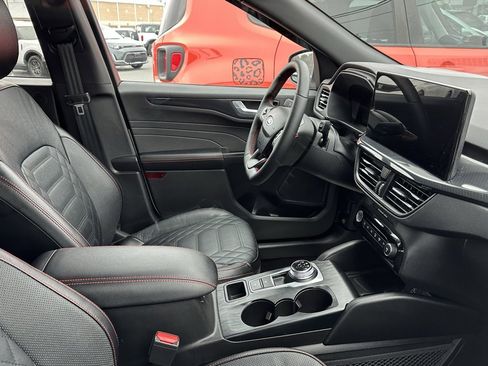 Used 2023 Ford Escape ST-Line Elite w/ Premium Technology Package image 5