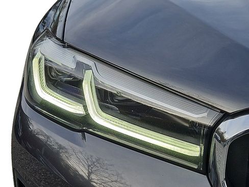 Used 2023 BMW 530i xDrive w/ Premium Package image 10