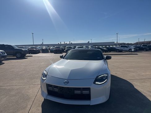 Certified 2025 Nissan Z Sport w/ Floor Mat Package image 5