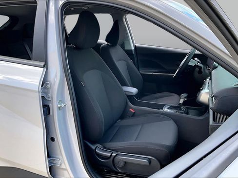 Used 2025 Hyundai Kona SEL FWD image 9