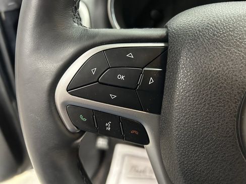 Used 2018 Jeep Grand Cherokee Altitude image 12