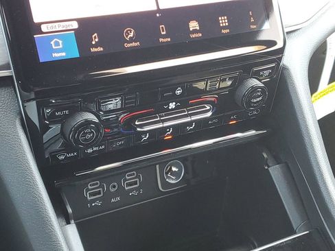 New 2025 Jeep Grand Cherokee Limited image 24