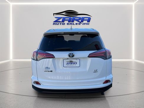 Used 2018 Toyota RAV4 LE image 6