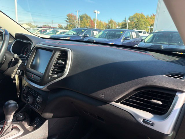 Used 2016 Jeep Cherokee Trailhawk AWD/4WD image 23