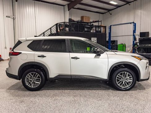 Used 2024 Nissan Rogue S AWD/4WD image 4