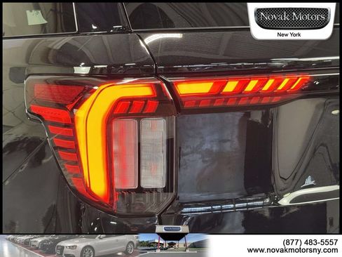 Used 2025 Ford Explorer Active AWD/4WD image 11