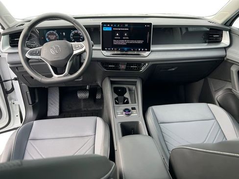 New 2025 Volkswagen Tiguan SE AWD/4WD image 16