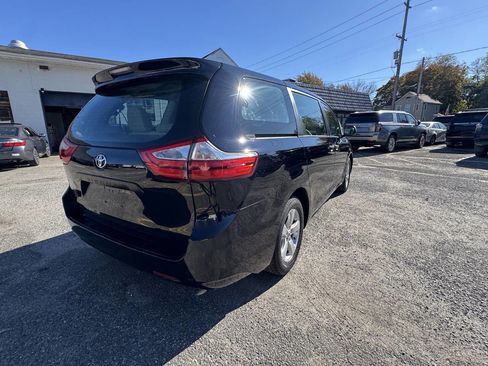 Used 2015 Toyota Sienna L image 8