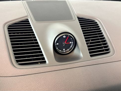 Certified 2023 Porsche Cayenne Platinum Edition image 20