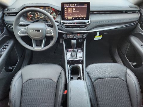 New 2026 Jeep Compass Latitude image 17