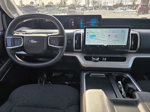 Used 2025 Ford Expedition Active image 15