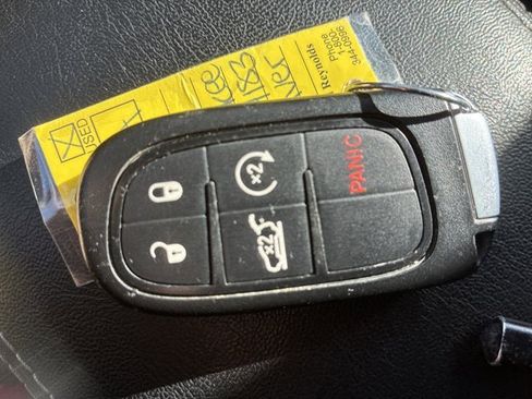 Used 2019 Jeep Cherokee Limited image 36