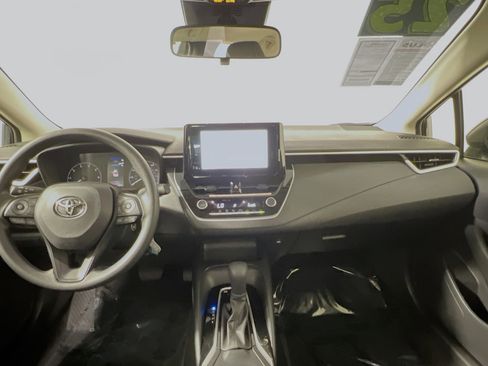 Used 2025 Toyota Corolla LE image 29