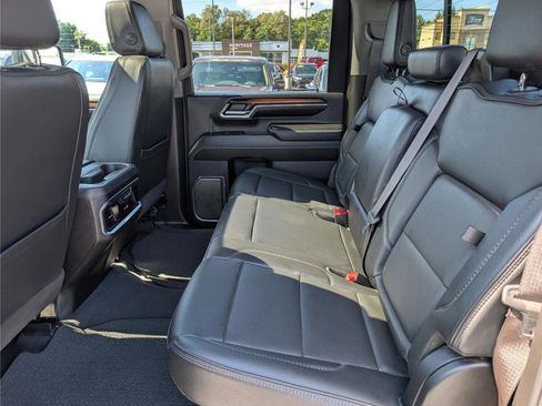 Used 2024 GMC Sierra 3500 Denali w/ Technology Package image 17