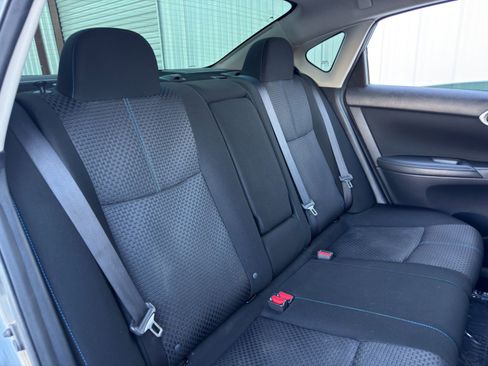 Used 2019 Nissan Sentra SR w/ Exterior Package image 30