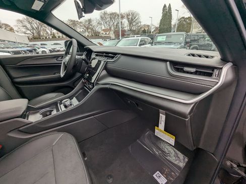 New 2025 Jeep Grand Cherokee L Altitude image 24