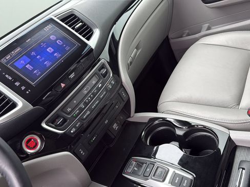 Used 2016 Honda Pilot Touring image 20