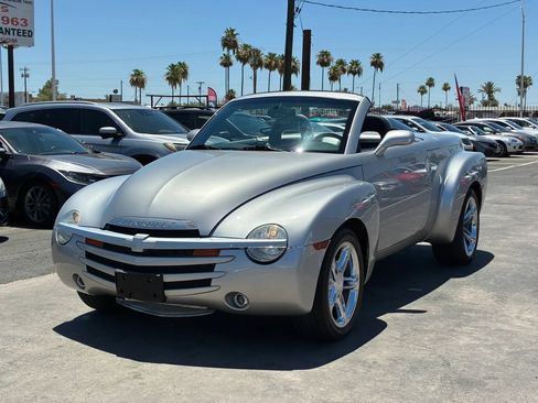 Used 2005 Chevrolet SSR w/ Preferred Equipment Group RWD image 1