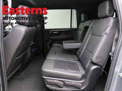 Used 2025 Chevrolet Suburban Z71 AWD/4WD image 23
