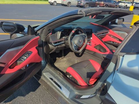 Used 2022 Chevrolet Corvette Stingray Preferred Conv w/ Z51 Performance Package RWD image 9