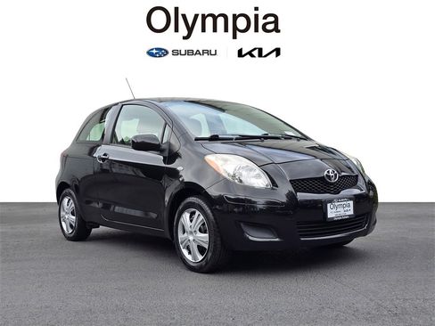 Used 2011 Toyota Yaris Base image 1