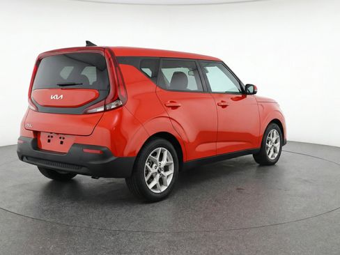 Used 2025 Kia Soul LX w/ LX Technology Package FWD image 9