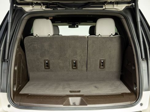 Used 2021 GMC Yukon SLT w/ SLT Luxury Package image 30