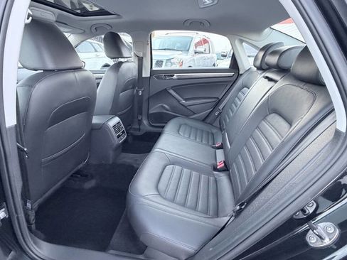 Used 2017 Volkswagen Passat 3.6 SEL Premium image 14