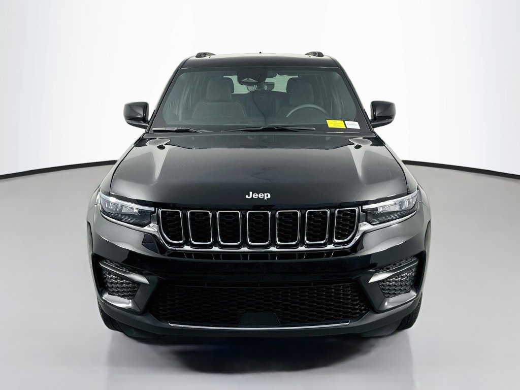 Used 2025 Jeep Grand Cherokee Laredo X RWD image 2