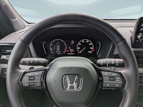 Used 2025 Honda Pilot TrailSport image 31