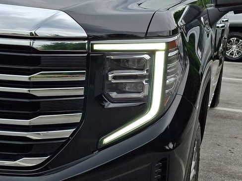 Used 2025 GMC Sierra 1500 SLT AWD/4WD image 9