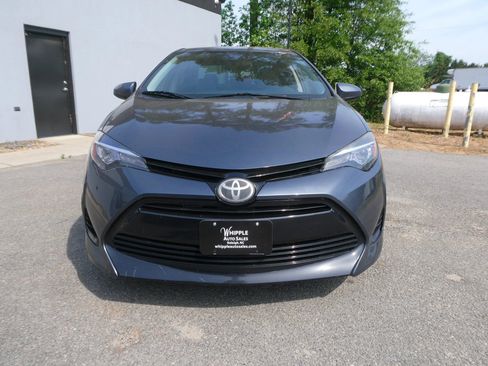 Used 2017 Toyota Corolla LE w/ Carpet Mat Package (TMS) FWD image 2