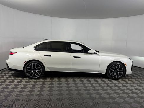 Used 2023 BMW 740i w/ Executive Package RWD image 3