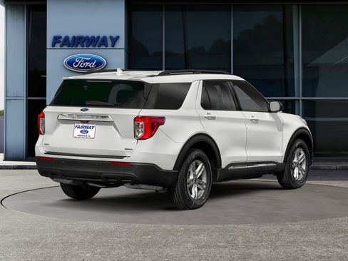 Used 2021 Ford Explorer XLT w/ Equipment Group 202A RWD image 2