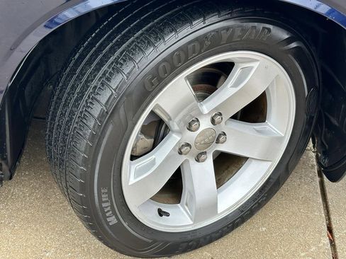 Used 2013 Dodge Challenger SXT image 19