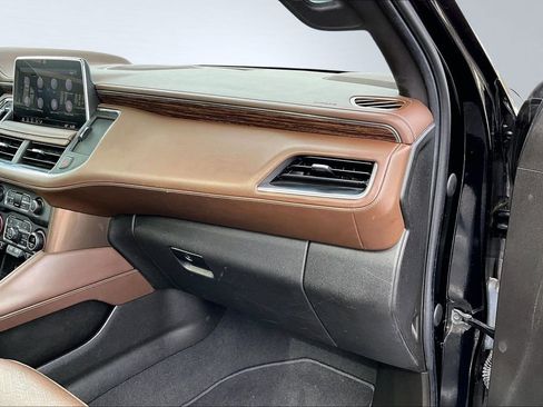 Used 2021 Chevrolet Suburban High Country image 16