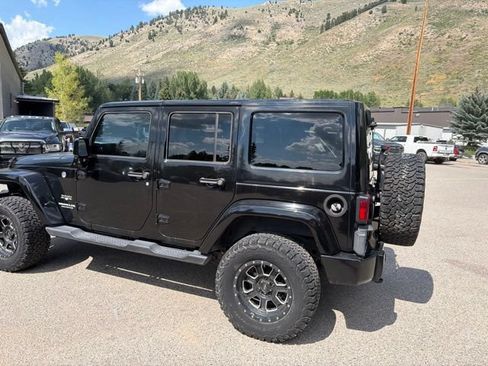 Used 2016 Jeep Wrangler Unlimited Sahara w/ Connectivity Group AWD/4WD image 17