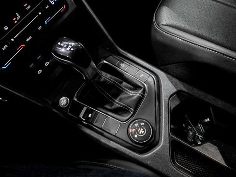 Used 2024 Volkswagen Tiguan SE R-Line image 31