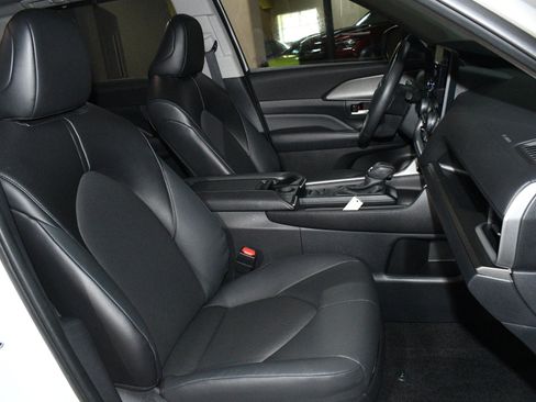 Used 2024 Toyota Grand Highlander FWD image 8