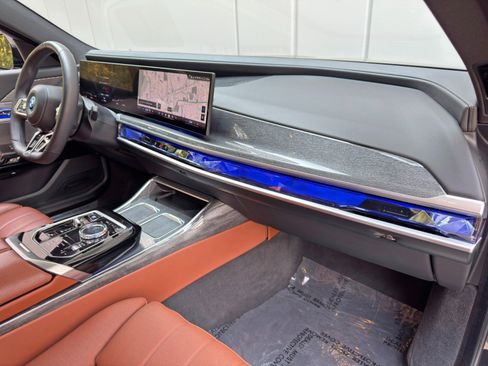 Used 2024 BMW i7 eDrive50 w/ M Sport Package RWD image 15