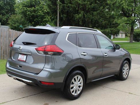 Used 2017 Nissan Rogue S w/ S Appearance Package AWD/4WD image 9