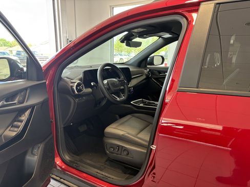 Used 2025 Chevrolet Equinox LT w/ Convenience Package II FWD image 10
