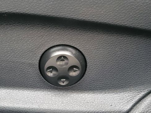 Used 2019 Mercedes-Benz GLC 300 w/ Premium Package image 10