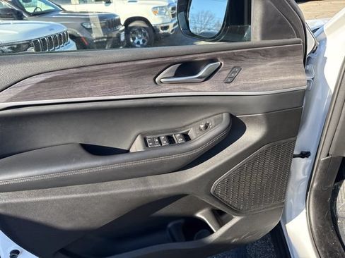 Certified 2023 Jeep Grand Cherokee Limited AWD/4WD image 18